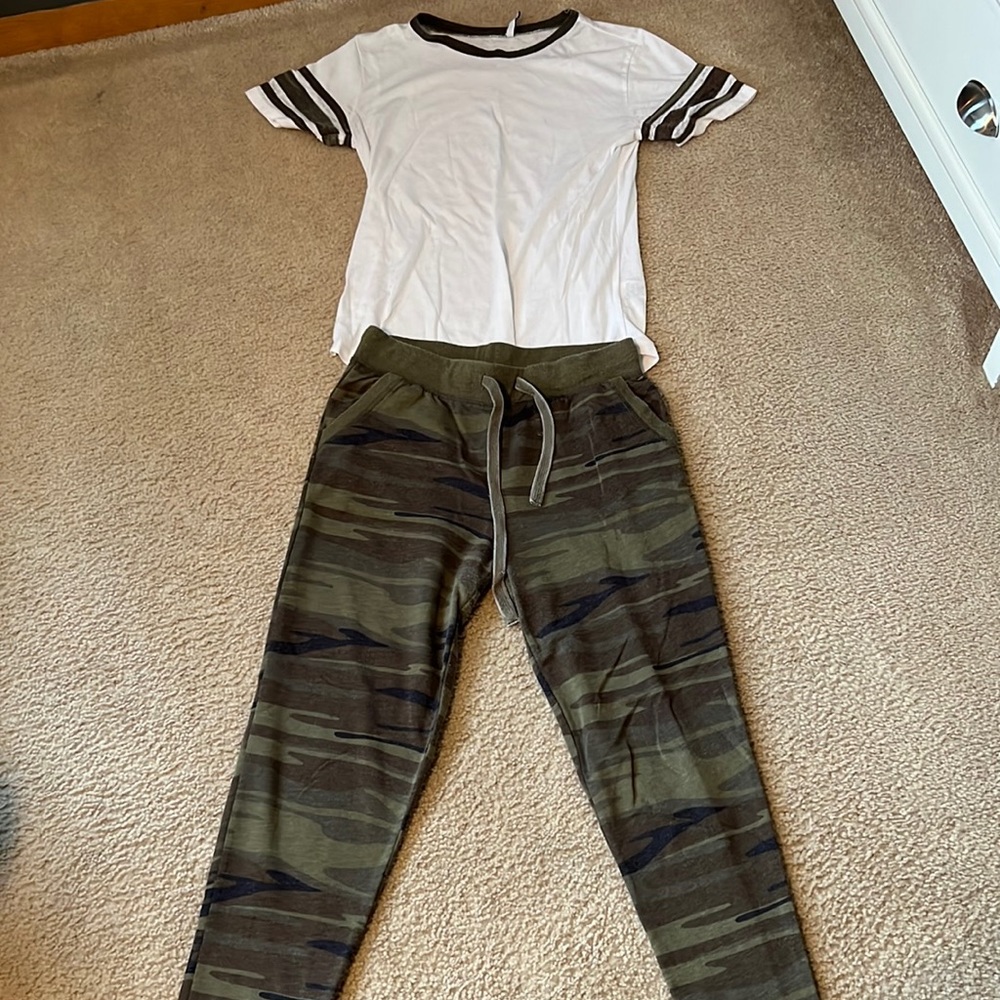 Shirt & sweatpants